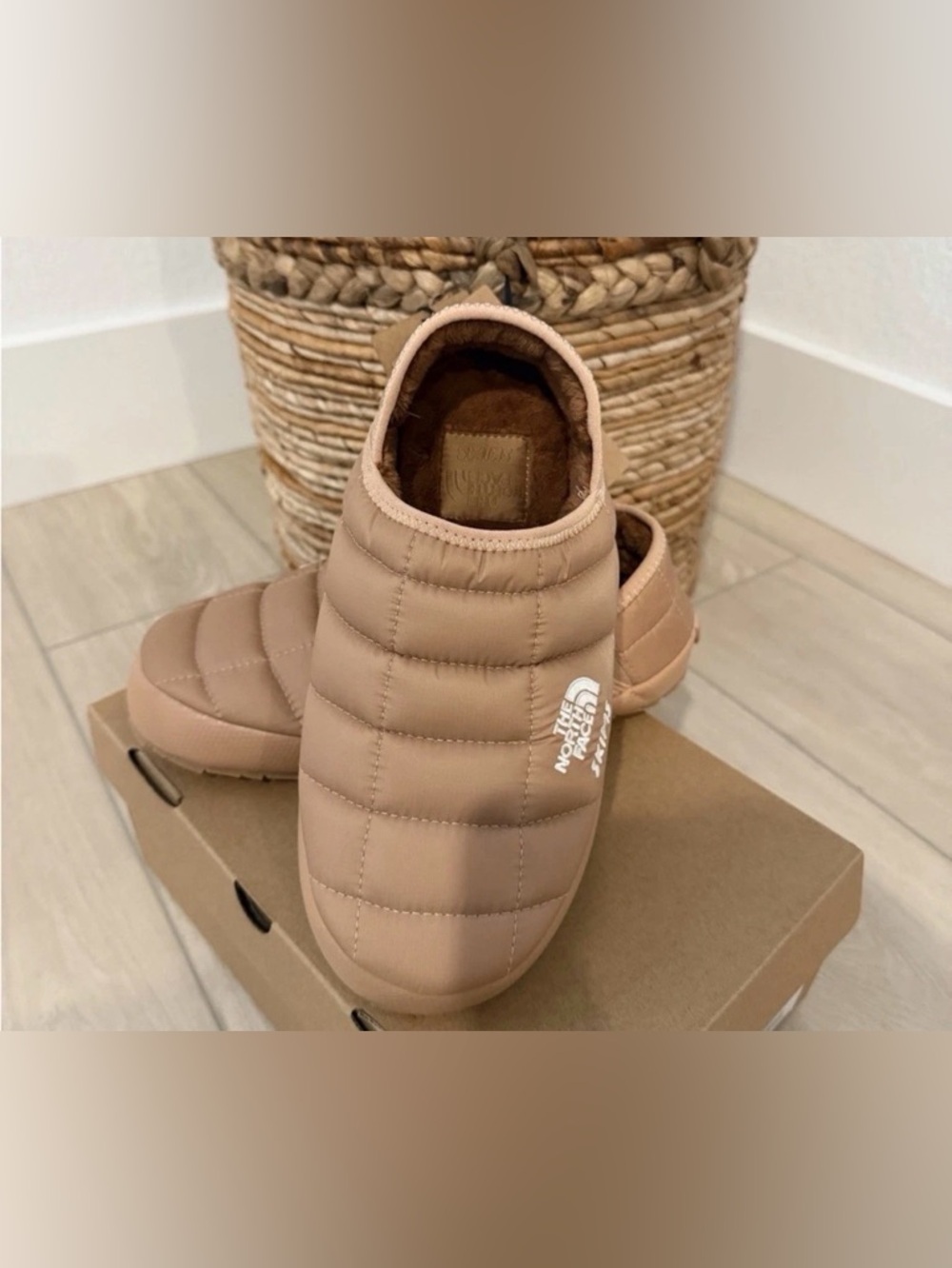 North Face x SKIMS ThermoBall Traction Mule Size 7 New In Box With Tags Sienna